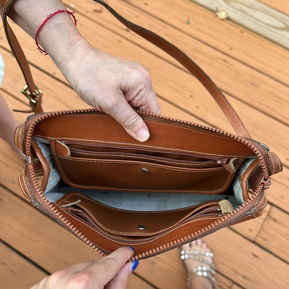 Vintage DOONEY & BOURKE off white two tone leather classic zip top shoulder bag - Picture 12 of 15